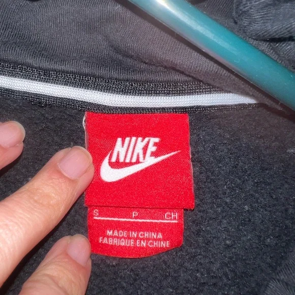 NIKE Women’s Black Funnel Neck Pocketed Hoodie Sweatshirt - Picture 4 of 5